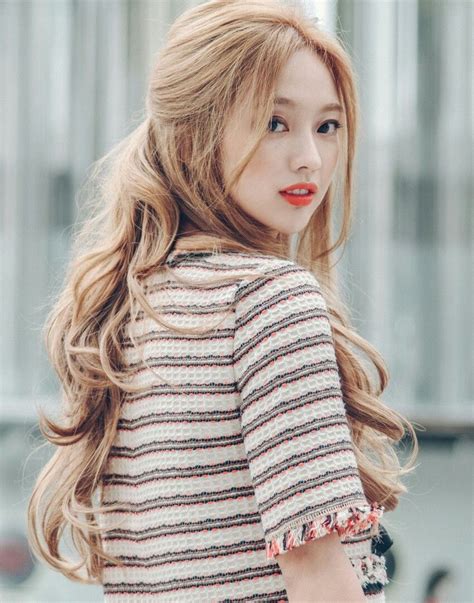 Park Seul | pinkage | Korean hairstyles women, Korean hairstyle long, Korean hair color