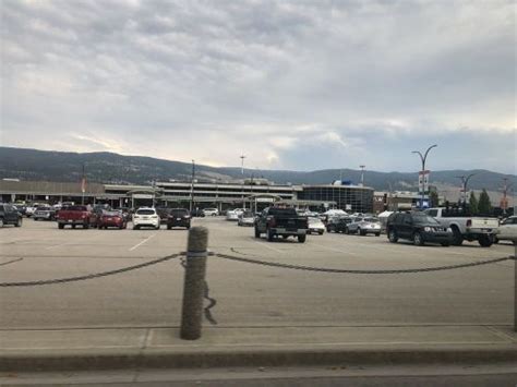 Kelowna International Airport (YLW) Parking