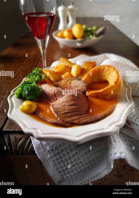 Roast beef Yorkshire pudding and gravy Stock Photo - Alamy