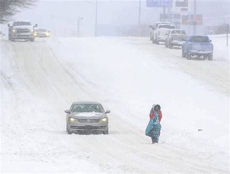 Blanket of snow hobbles Arkansas