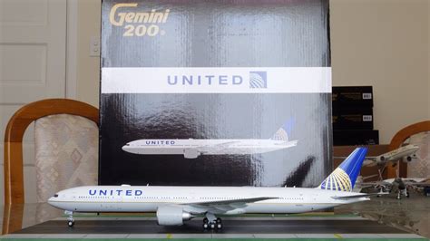 Gemini Jets United Airlines Boeing 777-300ER 1/200 G2UAL643 Toys ...