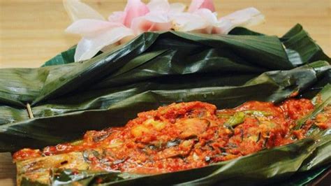 Pepes Ikan Patin Sambal Tempoyak, Enaknya Masakan Ini!!! - TOPWISATA