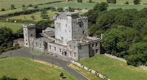 descripti http://www.discoveringireland.com/vacations/knappogue-castle/ Medieval Tower, Medieval ...