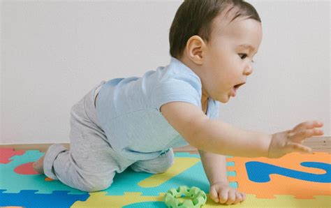 When do babies start crawling | when do babies crawl up stairs