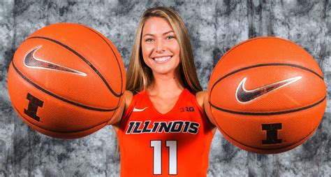 Kinslow enjoying time with Illini women's basketball team | Illini ...