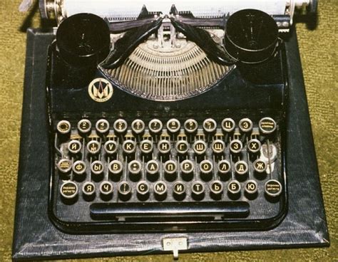 Russian typewriter. | Typewriter, Vintage typewriters, Antique typewriter