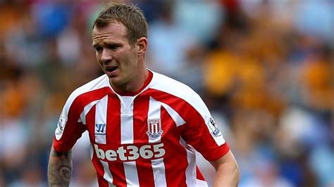 Glenn Whelan signs one-year extension with Stoke | Football News | Sky Sports