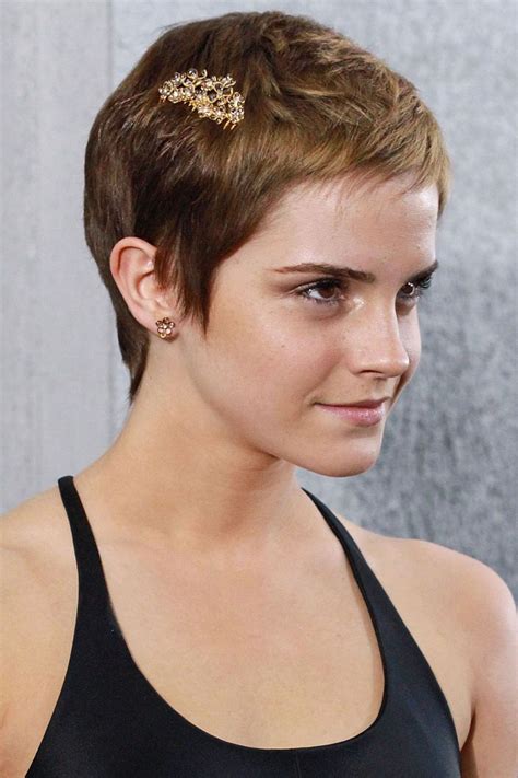 Emma Watson's Best Hair Moments Of All Time | Emma watson hair, Emma watson short hair, Short ...