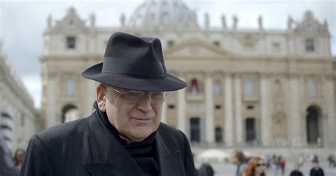 Pope Francis does not reconfirm prominent conservative Cardinal Burke ...