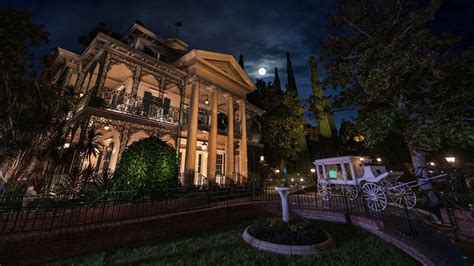 Disney Imagineers Explain Why The Haunted Mansion Is The Greatest Theme ...