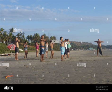 Arambol-beach in North Goa, Yoga am Strand, India Stock Photo - Alamy