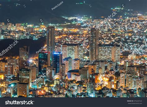 Vista aérea de Caracas, por la Foto de stock 375224122 | Shutterstock