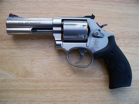 The 5 Best Revolvers (Ruger and Smith & Wesson Made the Cut) | The National Interest