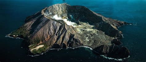 Free photo : Alert level raised at New Zealand's Taupo volcano for 1st time