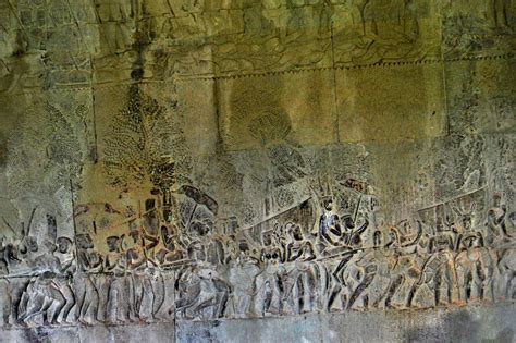 Angkor Wat: Bas-relief depicting the procession of King Suryavarman II