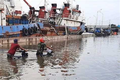 Banjir Rob Semarang Akibat Siklus Akhir Bulan Purnama - GenPI.co JATENG