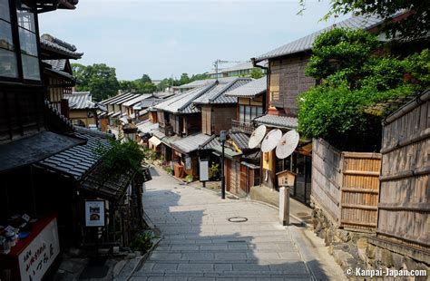 Ninenzaka and Sannenzaka - Traditional Pedestrian Shopping Streets in ...