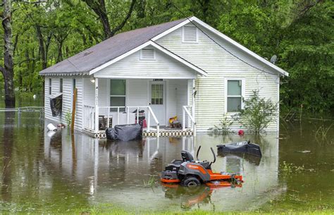 Drenching rains flood homes, swamp cars in south Louisiana | AP News