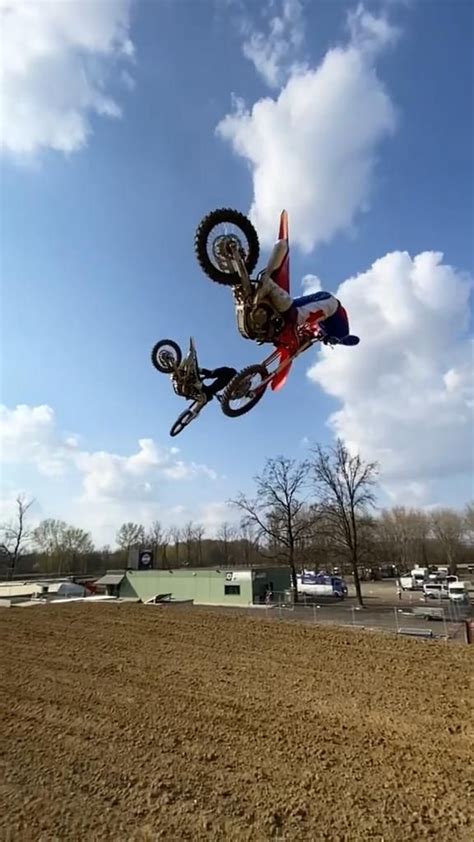 Motocross Figure [Video] | Motocross videos, Motocross girls, Cool dirt ...