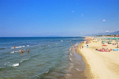 10 Best Beaches in Tuscany - Escape for a Day to the Beaches of Tuscany – Go Guides