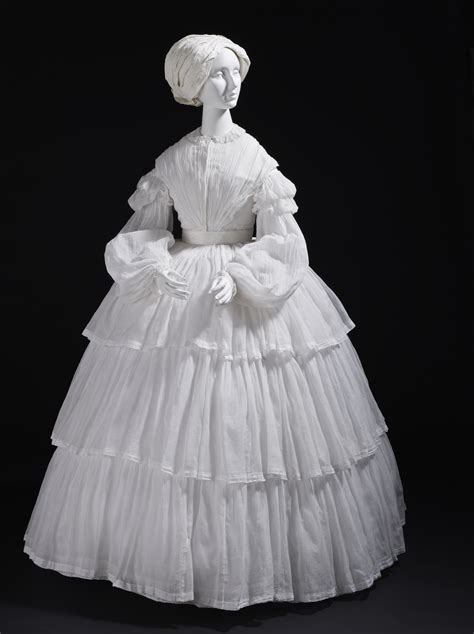 File:Woman's muslin dress c. 1855.jpg - Wikimedia Commons