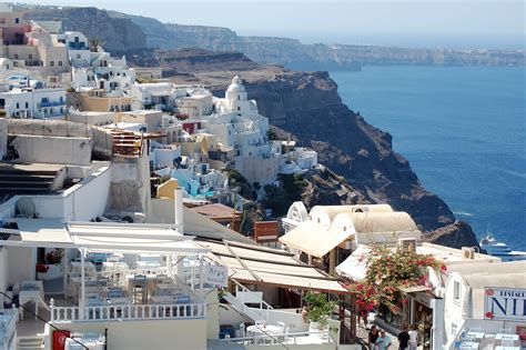 File:Oia, Santorini, Greece.jpg