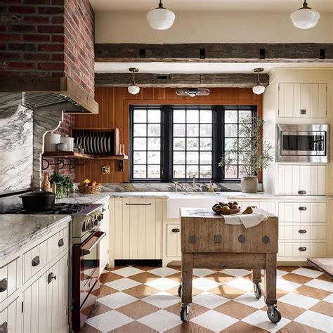 Rustic Traditional White Kitchens Design