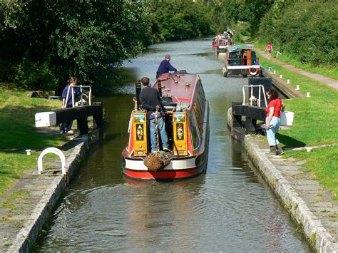 √ Kennet And Avon Canal Boat Hire