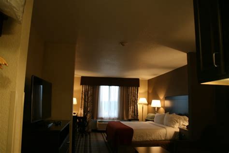 Holiday Inn Express & Suites Nevada, an IHG Hotel Nevada, Missouri, US - Reservations.com