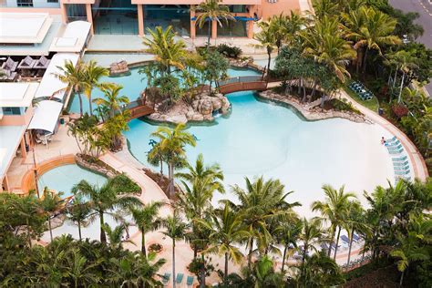 Life Outside | Discover the best resort pools for your next schoo