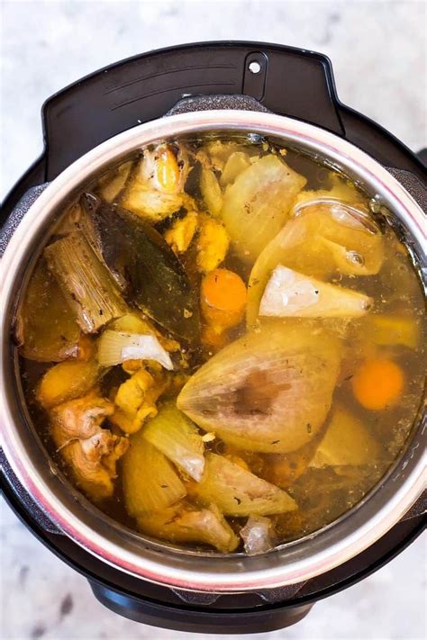 Delicious healing bone broth made in the pressure cooker. This Instant Pot Bone Bro… | Best bone ...