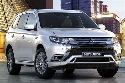 2019 Mitsubishi Outlander PHEV Review - Autotrader