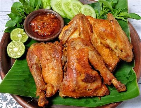 Gurih Empuk Ayam Kalasan Plus Sambal Bajak Bisa Dinikmati di Sini