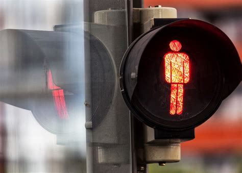 Pedestrians Traffic Signals: A Complete How-To for Pedestrian Lights