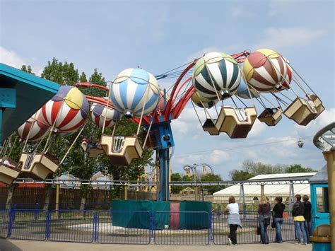 Balloon Race (Zamperla product) - Coasterpedia - The Roller Coaster and ...