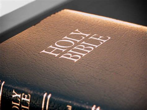 File:The Holy Bible.jpg - Wikipedia