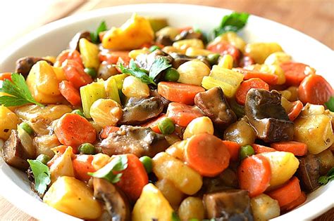 Hearty Vegetable Stew {Vegan} - TheVegLife