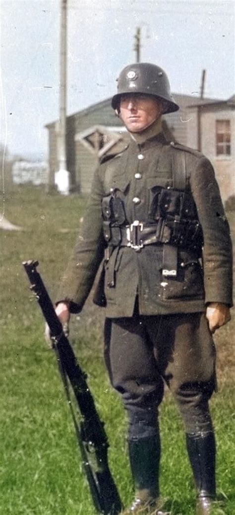 Irish Army soldier (1930s) : ww2