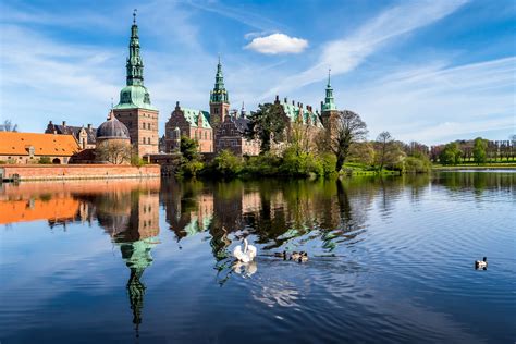 Danish Castles Tour | Hamlet & Frederiksborg Castle- Nordic Experience