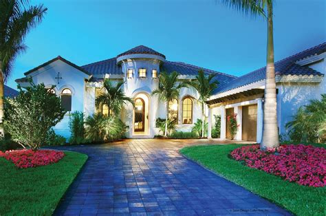 Mediterranean Style House Plan - 4 Beds 4.5 Baths 3790 Sq/Ft Plan #930 ...