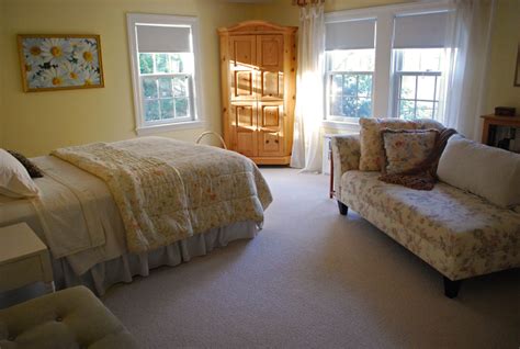 Guest Rooms - Alderwood Bed and Breakfast | B&B in Newton, MA