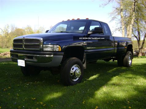 2001 Dodge Ram Pickup 3500 - Information and photos - MOMENTcar