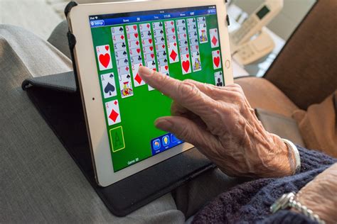 Videos, music on tablets boost moods of dementia patients and caregivers