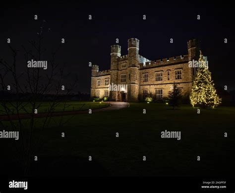 Christmas leeds castle hi-res stock photography and images - Alamy