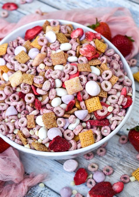 Strawberry Snack Mix (Viral TikTok Recipe) - 4 Sons 'R' Us