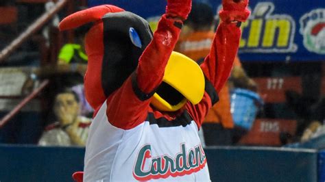 "¿Van a vender pollo?": se prende la controversia por el nuevo logo del Cardenales de Lara - El ...