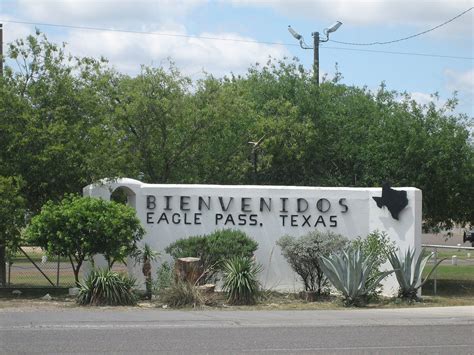 File:Bienvenidos, Eagle Pass, TX IMG 0442.JPG - Wikimedia Commons