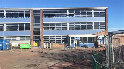 Watch how old John Spence High School in North Shields is being demolished - Chronicle Live