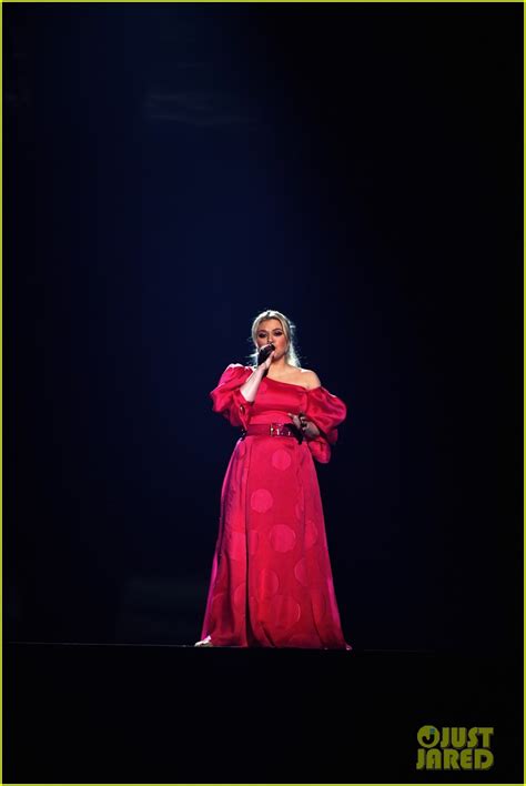 Kelly Clarkson Performs 'Broken & Beautiful' from 'UglyDolls' at Billboard Music Awards 2019 ...