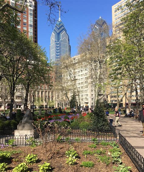 Rittenhouse Square Park, Philadelphia, PA [OC][1714×2048] : CityPorn